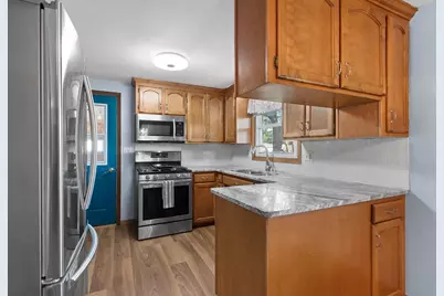 2721 Hazelwood Lane, Green Bay, WI 54304 - Photo 11
