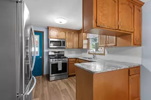 2721 Hazelwood Ln, Green Bay, WI 54304 - Photo 11