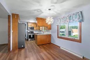 2721 Hazelwood Ln, Green Bay, WI 54304 - Photo 9
