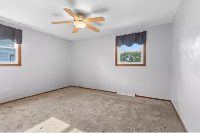 2721 Hazelwood Lane, Green Bay, WI 54304 - Photo 19