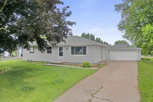 1711 Oriole St, New London, WI 54961 - Photo 7