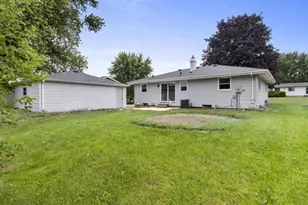 1711 Oriole St, New London, WI 54961 - Photo 5