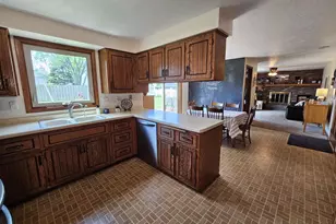 422 S Fox Croft Dr, De Pere, WI 54115 - Photo 11