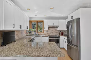 109 Old Orchard Ln, Neenah, WI 54956 - Photo 19