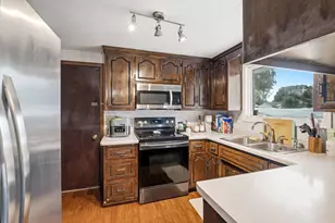 2525 Heather Rd, Green Bay, WI 54311 - Photo 9