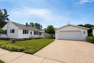 403 Dakota St, Oshkosh, WI 54902 - Photo 35