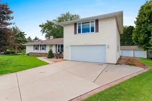 2931 Brookview Dr, Green Bay, WI 54313 - Photo 3