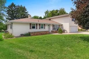2931 Brookview Dr, Green Bay, WI 54313 - Photo 5