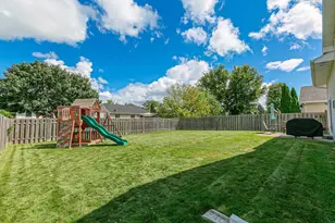2530 Grassy Ln, Neenah, WI 54956 - Photo 33