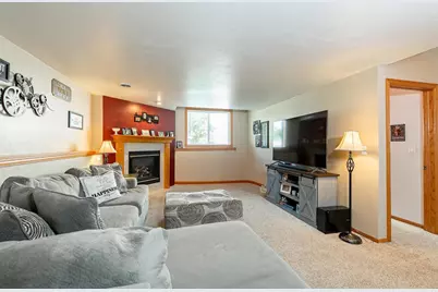 2530 Grassy Lane, Neenah, WI 54956 - Photo 23