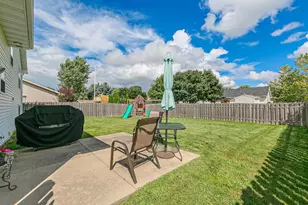 2530 Grassy Ln, Neenah, WI 54956 - Photo 35