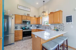 2530 Grassy Ln, Neenah, WI 54956 - Photo 9