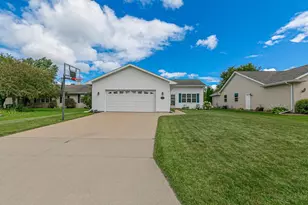 2530 Grassy Ln, Neenah, WI 54956 - Photo 37