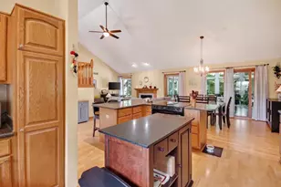 N115W19758 Shadow Wood Ct, Germantown, WI 53022 - Photo 15
