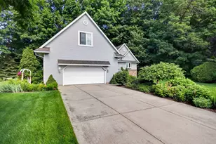 N115W19758 Shadow Wood Ct, Germantown, WI 53022 - Photo 3