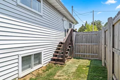 707 N Sawyer Street, Oshkosh, WI 54902 - Photo 3
