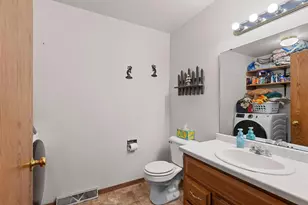 1637 Gabertfield Ct, Suamico, WI 54173 - Photo 13