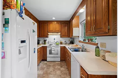 1637 Gabertfield Court, Suamico, WI 54173 - Photo 9