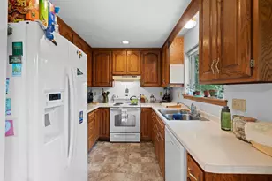 1637 Gabertfield Ct, Suamico, WI 54173 - Photo 9