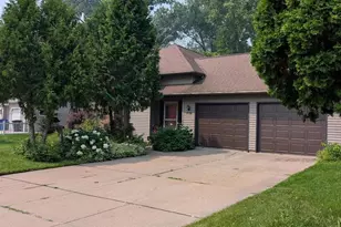 2050 Hilltop Dr, Ashwaubenon, WI 54313 - Photo 3