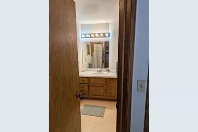 2050 Hilltop Drive, Ashwaubenon, WI 54313 - Photo 15