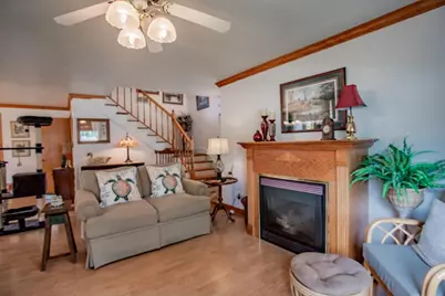 817 Dove Street, Oshkosh, WI 54901 - Photo 3
