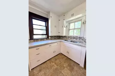 631 W 11th Avenue, Oshkosh, WI 54902 - Photo 7