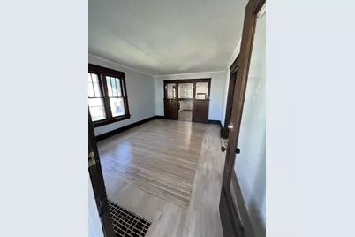631 W 11th Avenue, Oshkosh, WI 54902 - Photo 5