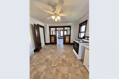 631 W 11th Avenue, Oshkosh, WI 54902 - Photo 9