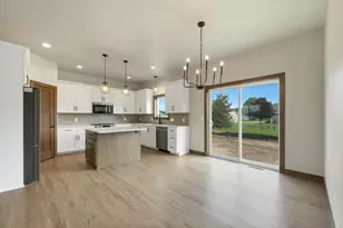 2865 Stelor Dr, Green Bay, WI 54311 - Photo 9