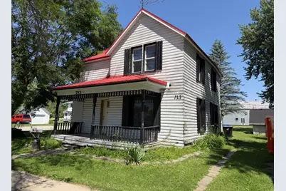 713 W Waupaca Street, New London, WI 54961 - Photo 1
