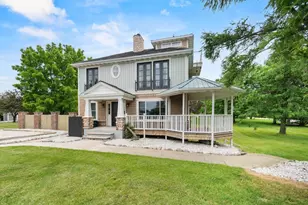 705 Lakeshore Dr, Kewaunee, WI 54216 - Photo 1