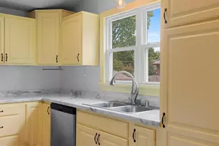 417 W Beacon Ave, New London, WI 54961 - Photo 7