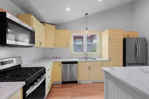 417 W Beacon Ave, New London, WI 54961 - Photo 9