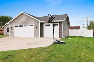 1124 Harold Dr, Menasha, WI 54952 - Photo 33