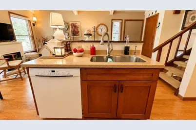 1385 W 18th Avenue #2, Oshkosh, WI 54902 - Photo 7