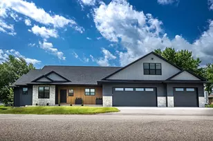 805 E Evergreen Dr, Kaukauna, WI 54130 - Photo 3
