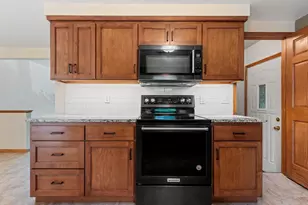 1203 Vly Vw Rd, Green Bay, WI 54304 - Photo 7