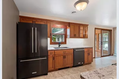 1203 Valley View Road, Green Bay, WI 54304 - Photo 9