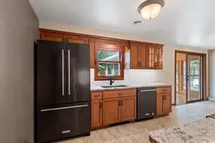 1203 Vly Vw Rd, Green Bay, WI 54304 - Photo 9