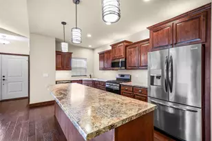 1270 Cameron Cir, Neenah, WI 54956 - Photo 5