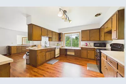 2450 Brenner Place, Green Bay, WI 54301 - Photo 13