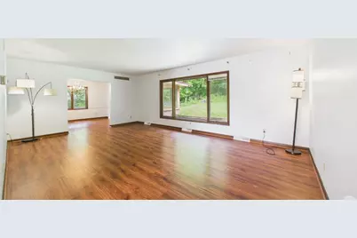 2450 Brenner Place, Green Bay, WI 54301 - Photo 7