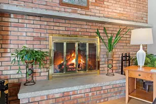 1049 Kalfahs St, Neenah, WI 54956 - Photo 9