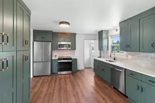 1734 Oakridge Pl, Neenah, WI 54956 - Photo 5