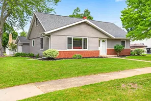 2001 N Douglas St, Appleton, WI 54914 - Photo 3