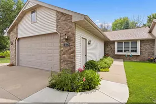 1123 Stillmeadow Ln, Menasha, WI 54952 - Photo 1