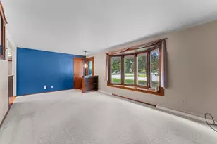 2536 Delwood Dr, Green Bay, WI 54302 - Photo 3