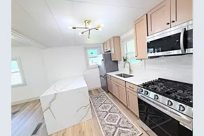 417 W 17th Avenue, Oshkosh, WI 54902 - Photo 7