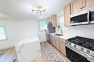 417 W 17th Ave, Oshkosh, WI 54902 - Photo 7